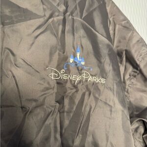 Disney parks pull over windbreaker